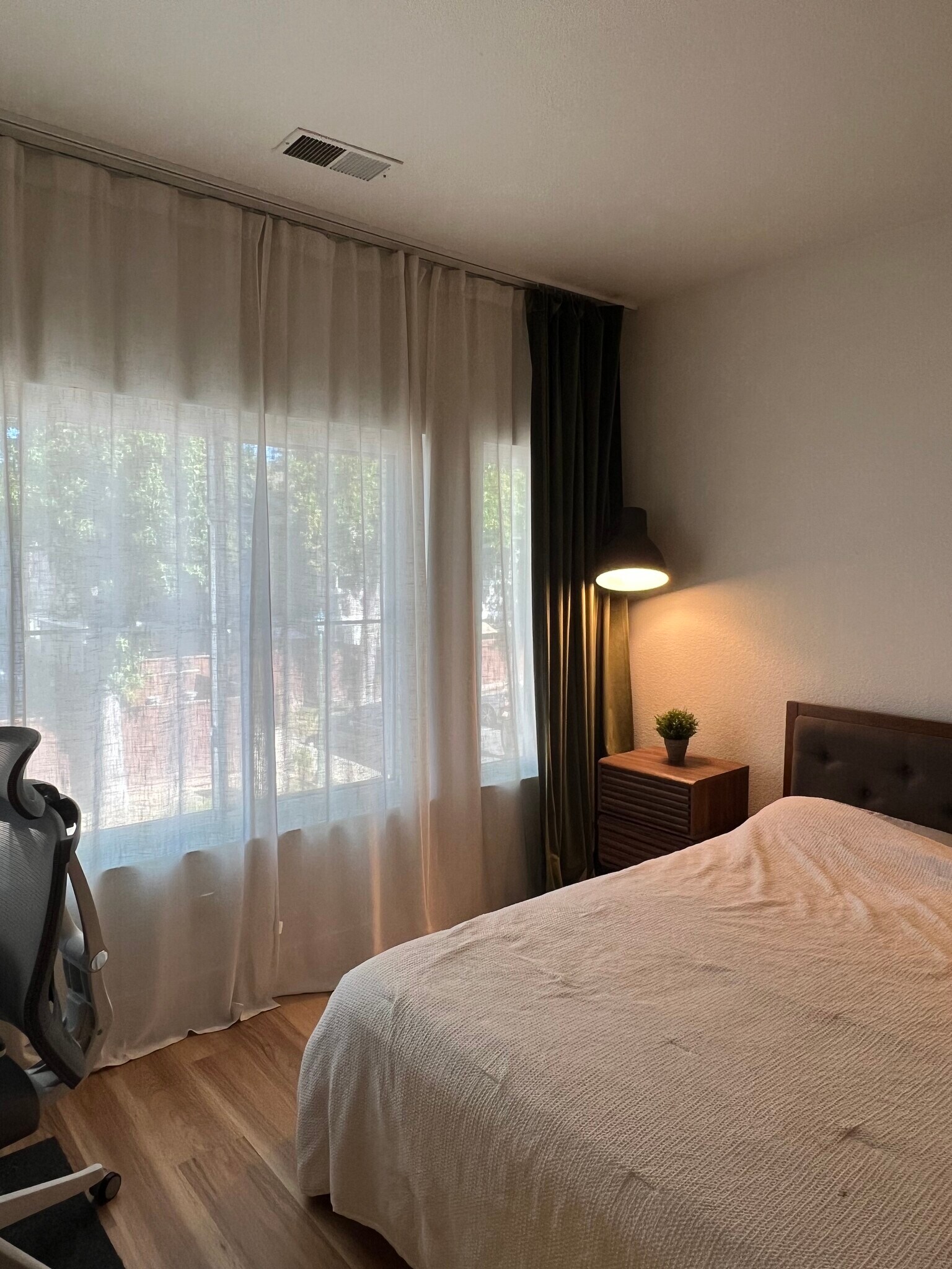 Master bedroom - 4135 Stanley Blvd