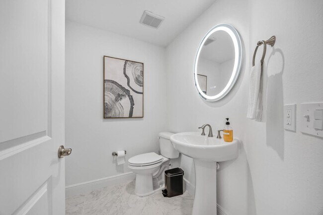 Building Photo - 605 Kemp St