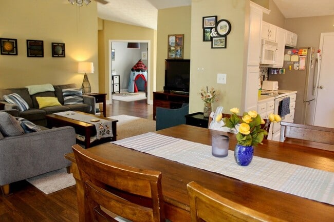Building Photo - Beautiful 3 Bedroom 2 Bath in Sterling Heights