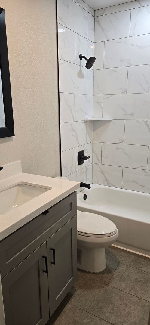 Building Photo - Newly Remodeled Single Story 2-Bed 1-Bath Apartment