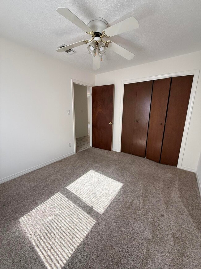 Building Photo - 513 Landview Dr