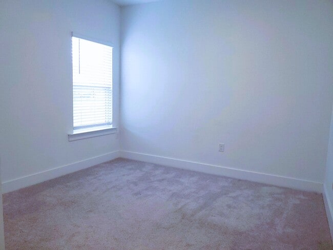 Building Photo - 9846 Weller Cv