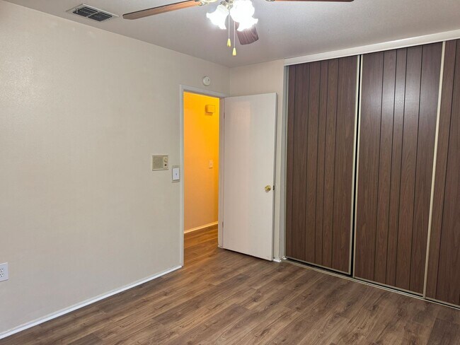 Building Photo - 12648 King Oaks Dr