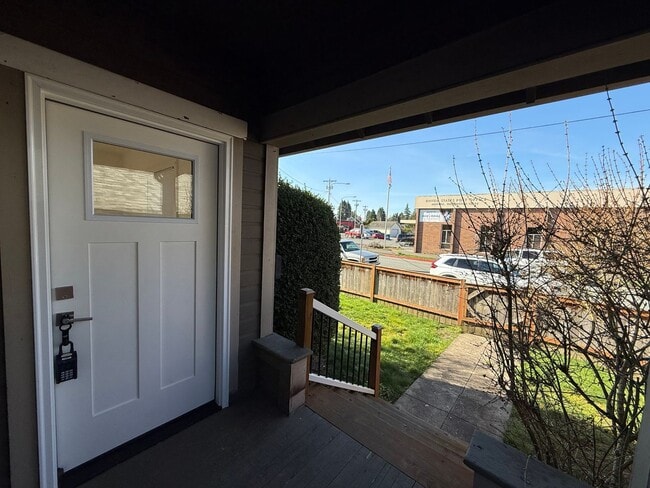 Building Photo - 3 Bed 1.5 Bath Pet Friendly Home in Monroe