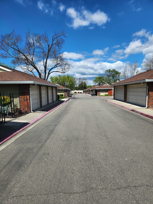 Building Photo - 7637 Arbor Creek Cir