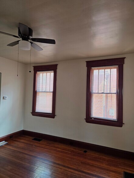 Building Photo - 229 E 5th St