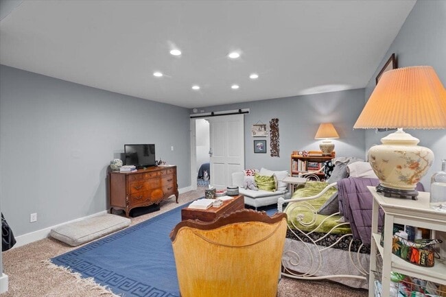 Building Photo - 227 N Willett St