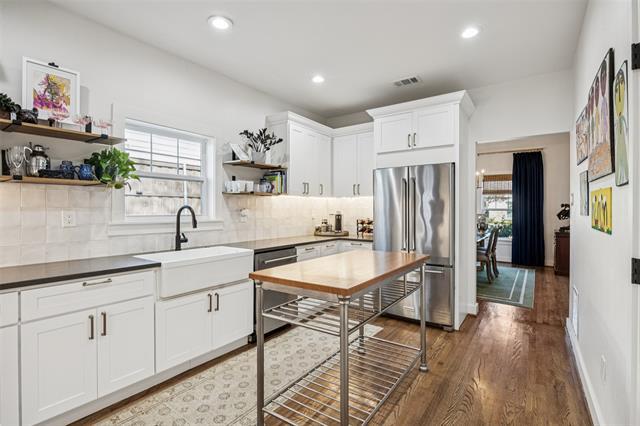 Building Photo - 5019 Stoneleigh Ave