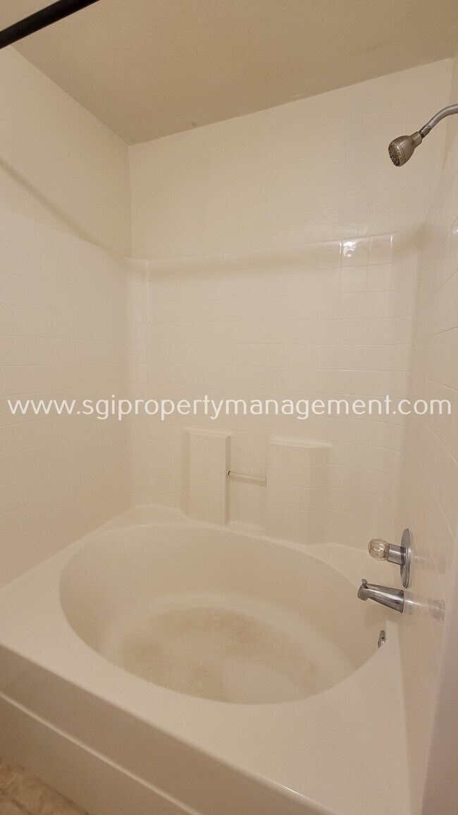 Building Photo - 3047 Bosswood Ct