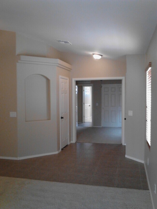 Building Photo - AVAILABLE NOW!!!