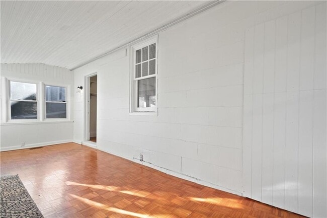 Building Photo - Classic 3 bedroom Home in the heart of Colonial Place