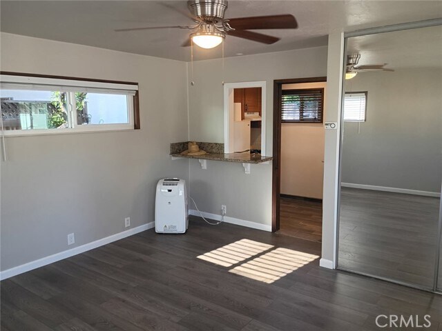 Building Photo - 947 E Cypress Ave