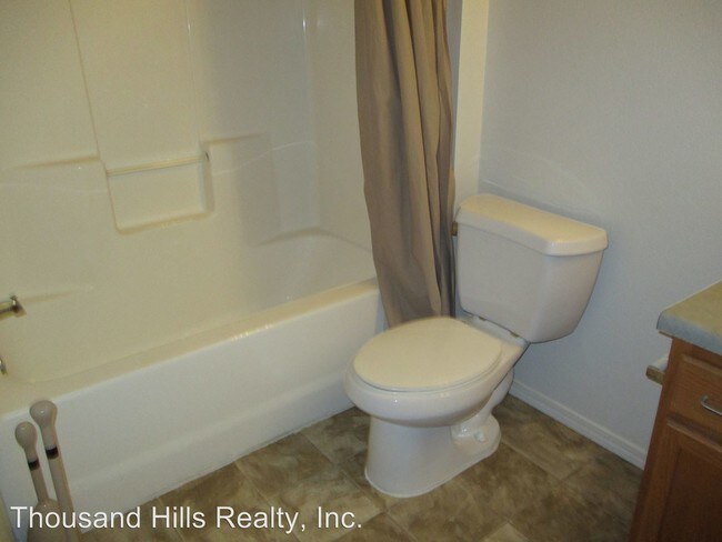 Building Photo - 3 br, 2 bath House - 100 Garden Circle #3