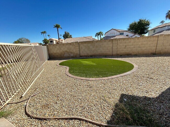 Building Photo - MUST SEE HOME IN AVONDALE WITH POOL!