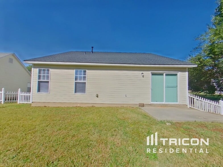 Building Photo - 2113 Sebastiani Dr