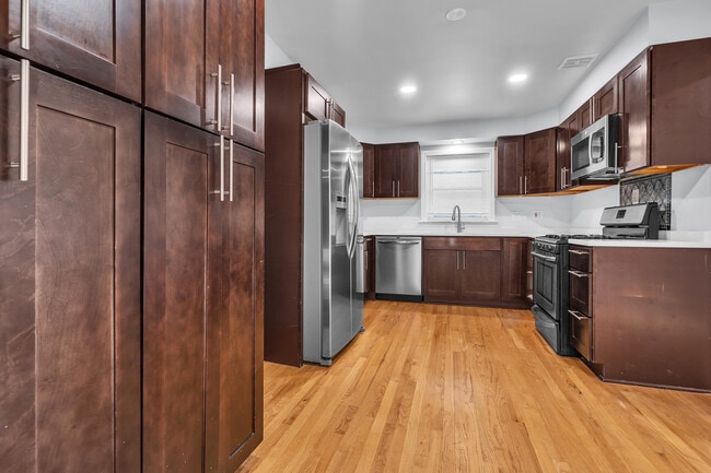 Building Photo - 6811 N Kenneth Ave