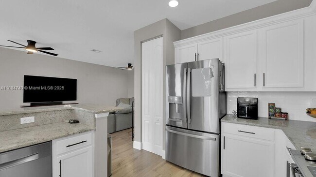 Building Photo - 9595 Town Parc Cir N