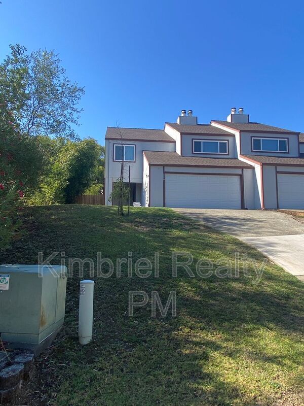 Building Photo - 2928 Stanford Ln