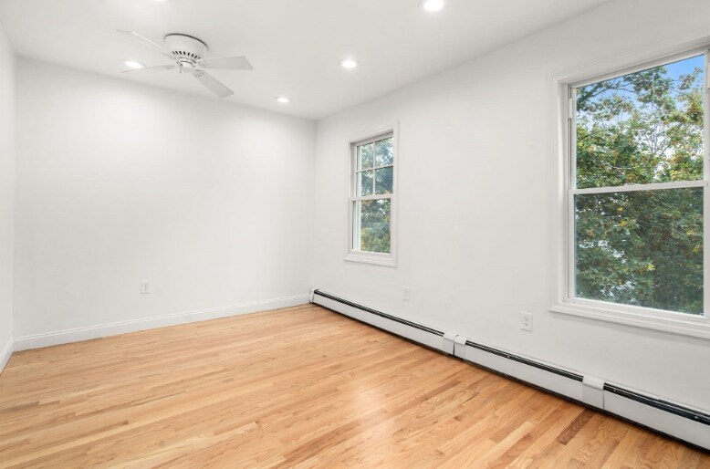 Building Photo - 431 E 6th St