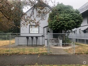 Building Photo - Drexel Stadium - M St Triplex