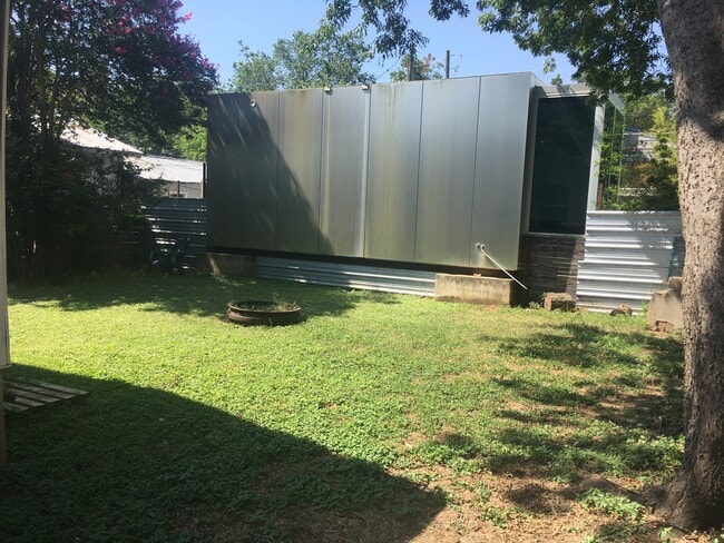 Building Photo - 1303 E 3rd St