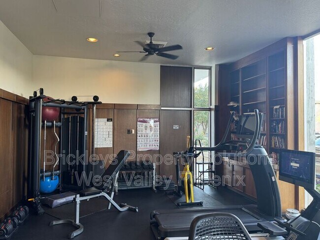 Building Photo - 2323 N Central Ave