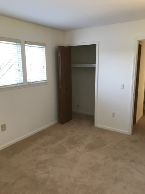Building Photo - 5482 Country Club Ln
