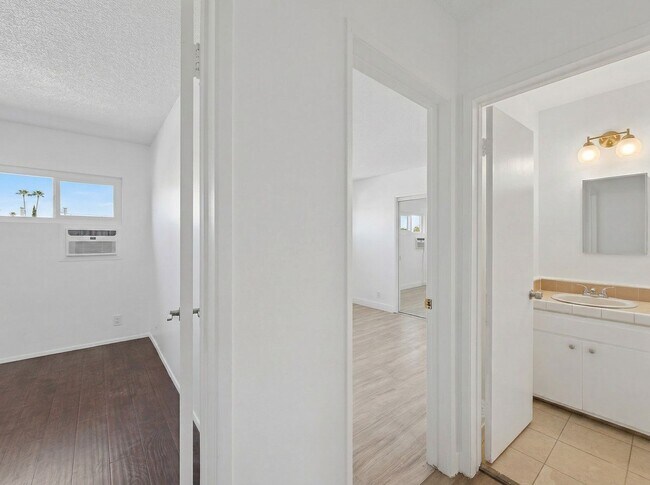 Building Photo - 6828 Fulton Ave