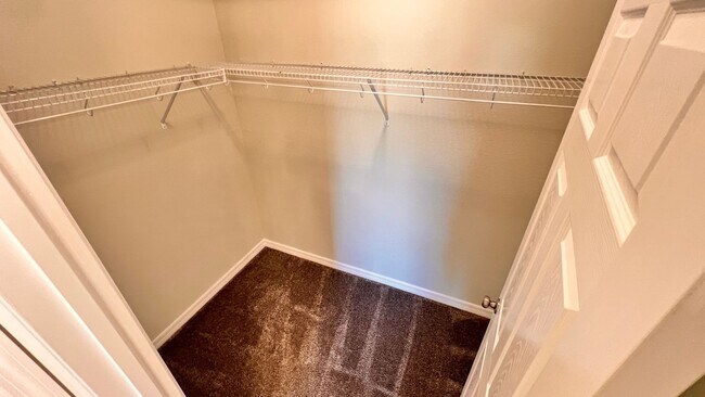 Building Photo - DISCOVER THE BEAUTIFUL 2 Bd/2Ba Duplex in Sebring!!