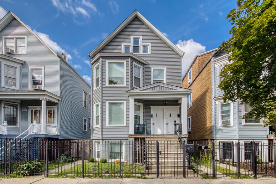 Primary Photo - 2842 N Avers Ave