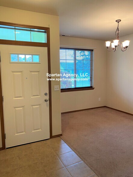 Building Photo - 912 Grinnell Ave SW