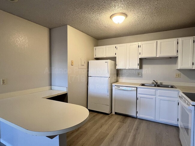 Building Photo - 4427 Hunting Meadows Cir