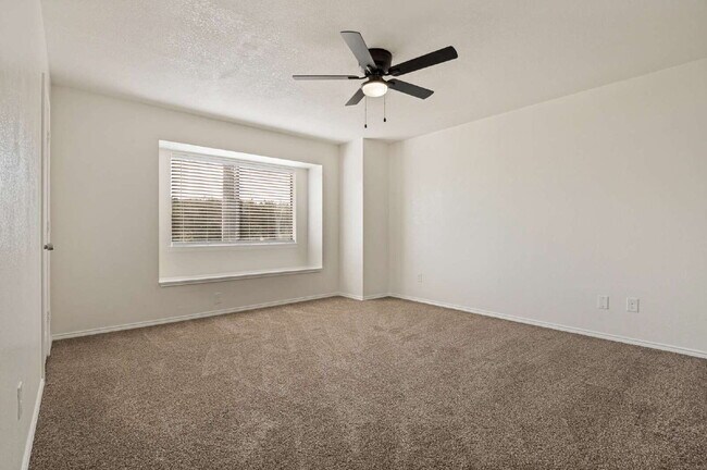 Building Photo - Completely Renovated Home in Arlington!