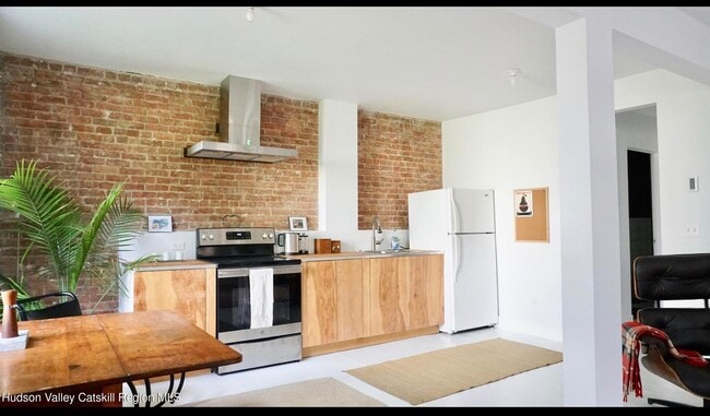 Building Photo - 524 State St