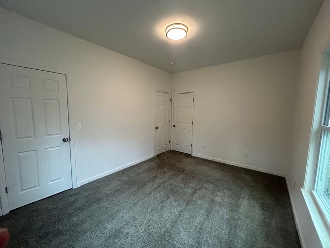 Building Photo - SPECIAL DEAL: $250 OFF FIRST MONTH'S RENT