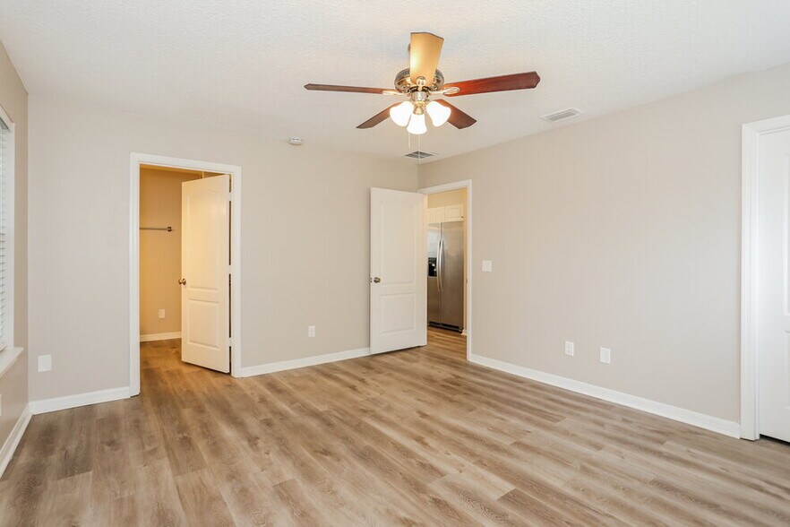 Building Photo - 213 Park Ave