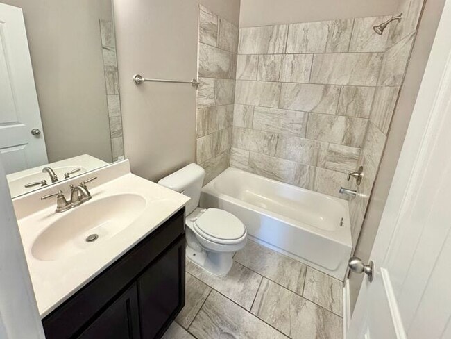 Building Photo - Now Leasing a 5 Bedroom 3 Bath Home In Oli...