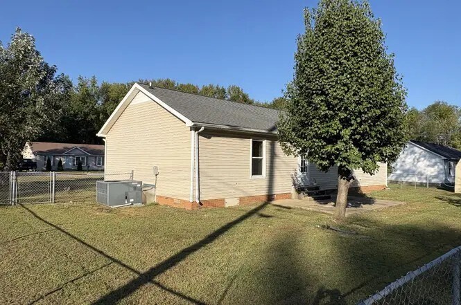 Building Photo - 738 Spees Dr