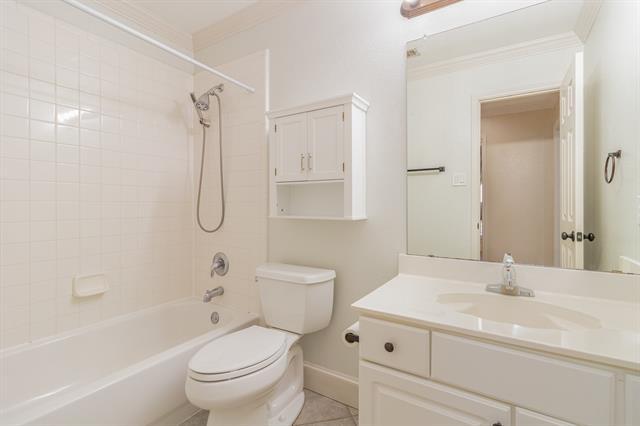 Building Photo - 3925 Oakmont Dr