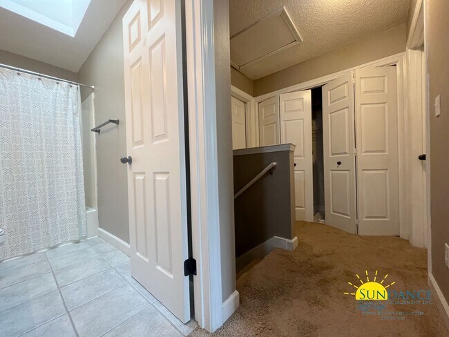 Building Photo - Charming 4 Bedroom Home in Mary Esther!