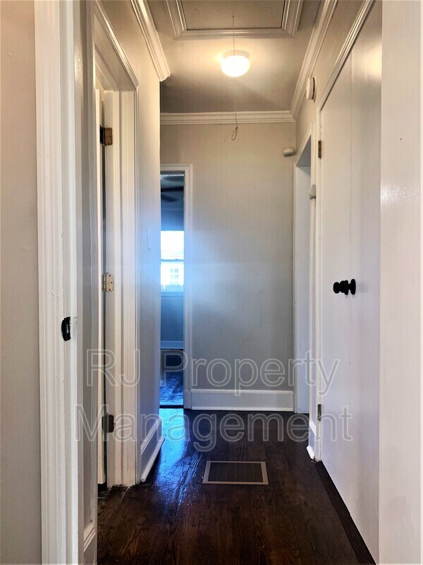 Building Photo - 3810 Montclair Dr