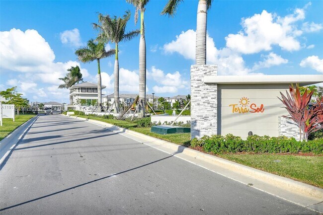 Building Photo - 1400 SE 6th Rd