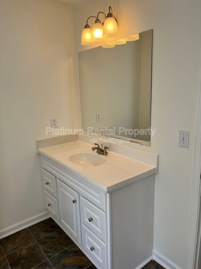 Building Photo - 1097 Yellow River Dr
