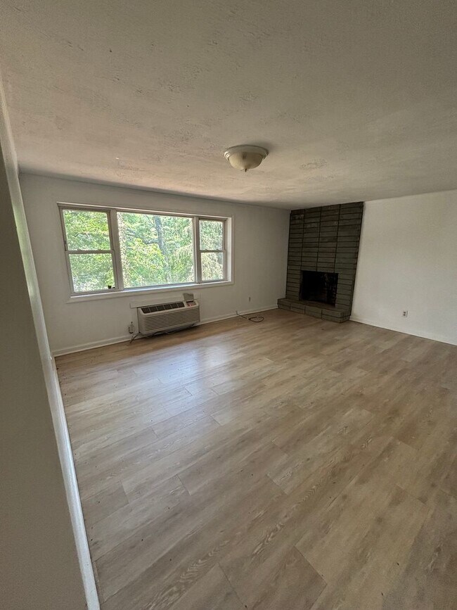 Building Photo - 62 Cullowhee Heights Rd