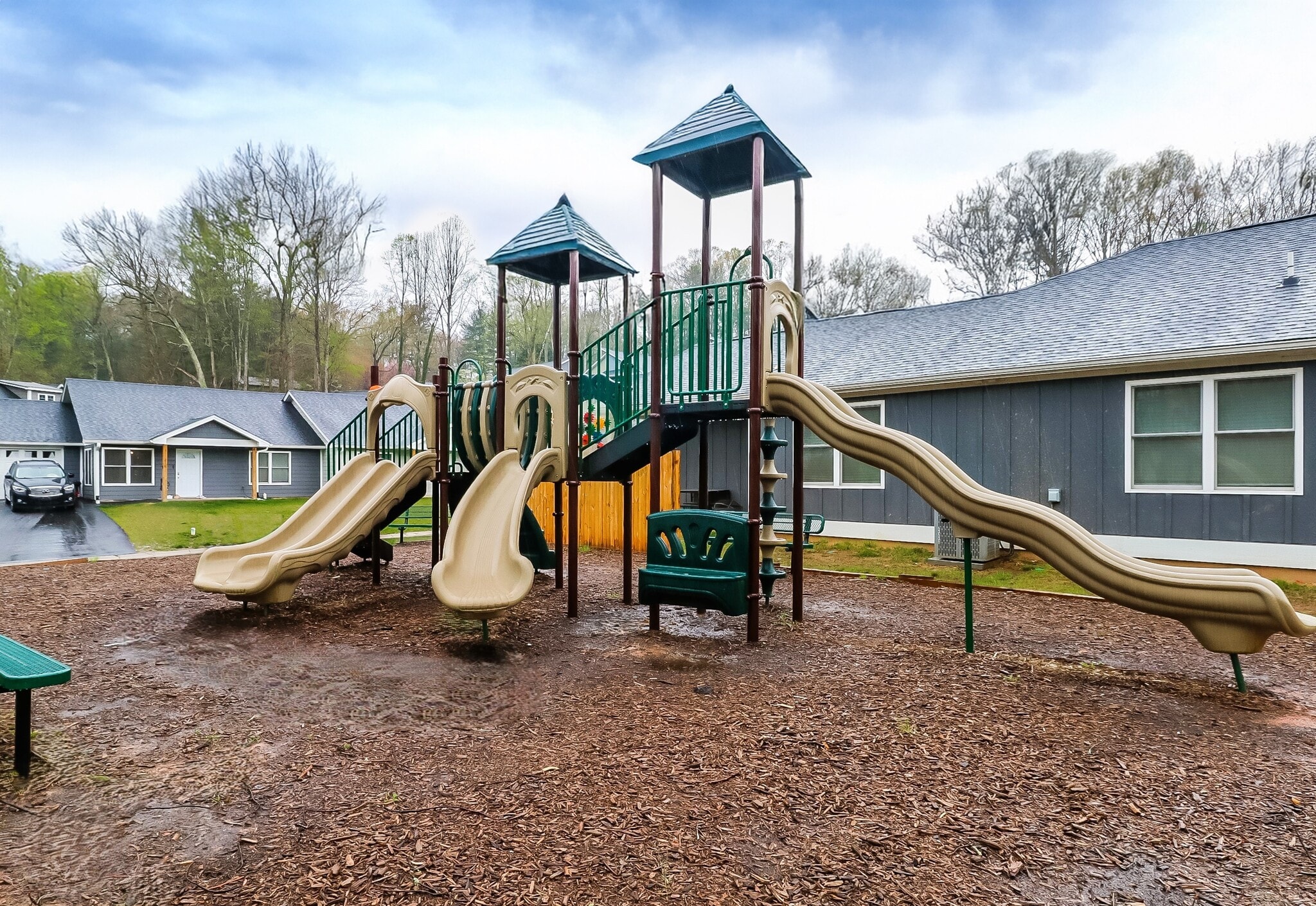 Building Photo - 404 Little Sycamore Ln