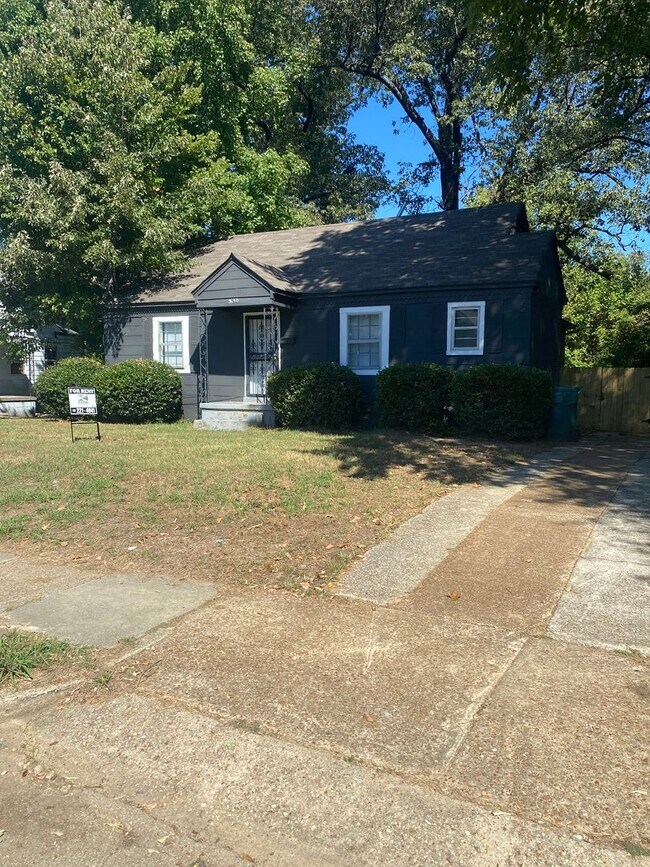 Building Photo - Beautifully Updated 3-Bedroom, 2-Bath Home...