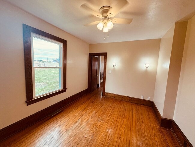 Building Photo - Adorable Home/Country setting