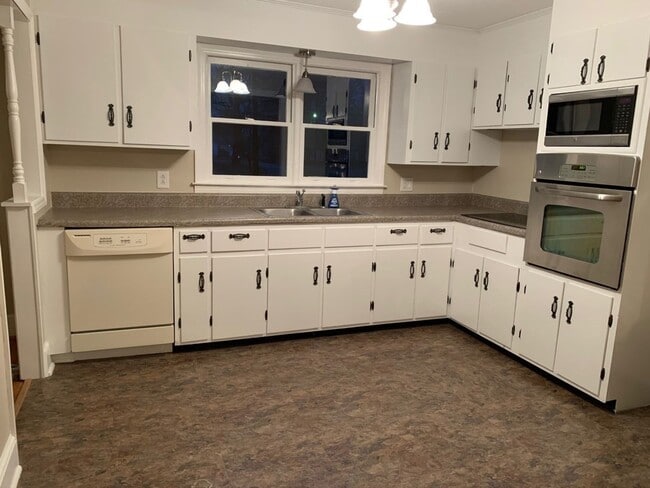 Building Photo - Newly renovated home in NW Greensboro !!
