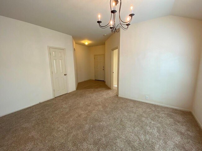 Building Photo - 172 Spruce Dr