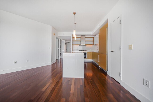 Building Photo - 77 Hudson St